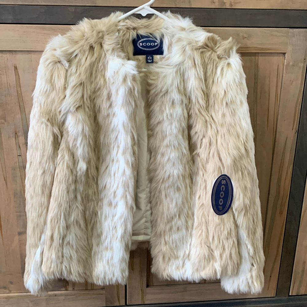 NWT - Scoop Women's Faux Fur Jacket Size Medium